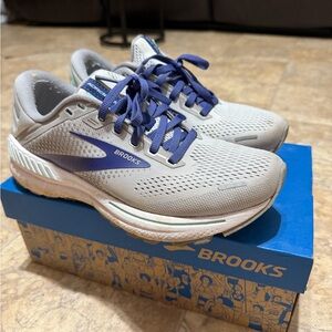 Brooks Adrenaline GTS 22 size 7.5 WIDE